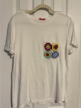 Yolly Italy Women's White Short-Sleeve Tee with Colorful Flower Patch Pocket